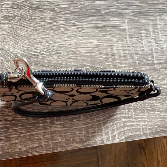 Coach wristlet - mini purse - Picture 5 of 6